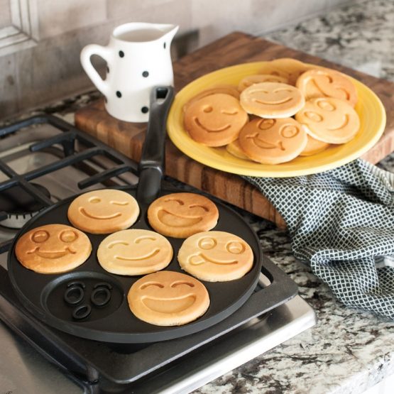 Smiley Face Pancake Pan Cast Aluminum Cookware Breakfast Pan