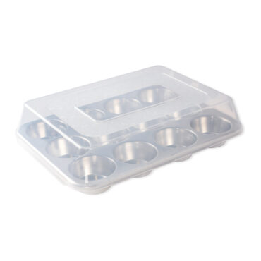 Light aluminum muffin pan with 12 cavities and clear high-domed plastic lid, natural silver finish