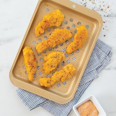 Chicken tenders on compact crisping sheet