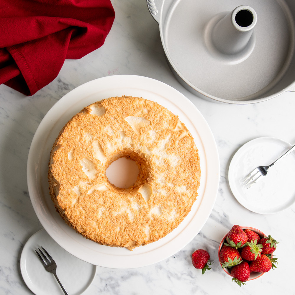 Classic Cast Pound Cake and Angelfood Pan View 2