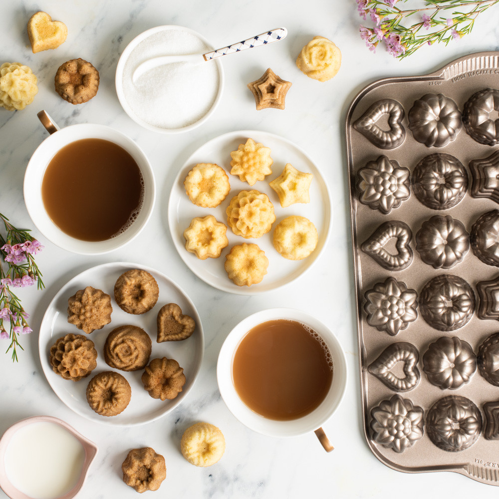 Bundt® Tea Cakes and Candies Pan View 2