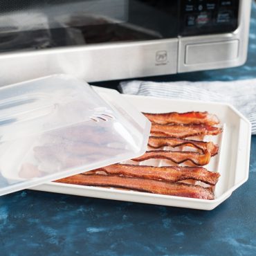 Compact Bacon Tray with Lid - Nordic Ware