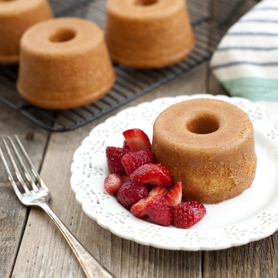 Angel Cakes Mini Angel Food Pan Cast Aluminum Bakeware Nordic Ware