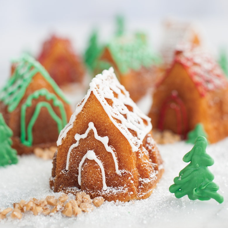 Details about   Nordic Ware Gingerbread House Bundt Pan 
