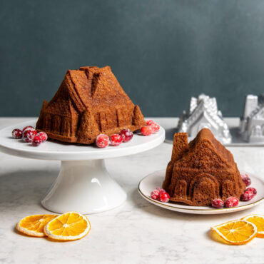 gingerbread house duet cakes made with Nordic Ware Gingerbread House Duet Pan with detailed wall and roof sections