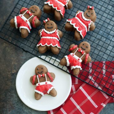 Gingerbread Kids Cakelet Pan