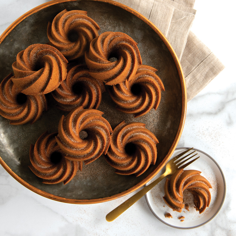 Heritage Mini Bundt Cake Pan | Cast Aluminum Bakeware | Nordic Ware