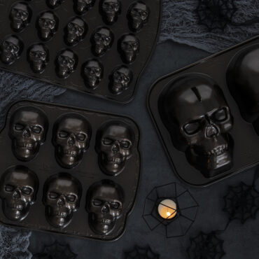 New CK PRODUCTS Skull Halloween Stone Cold Pantastic Plastic Party Cake Pan Mold 