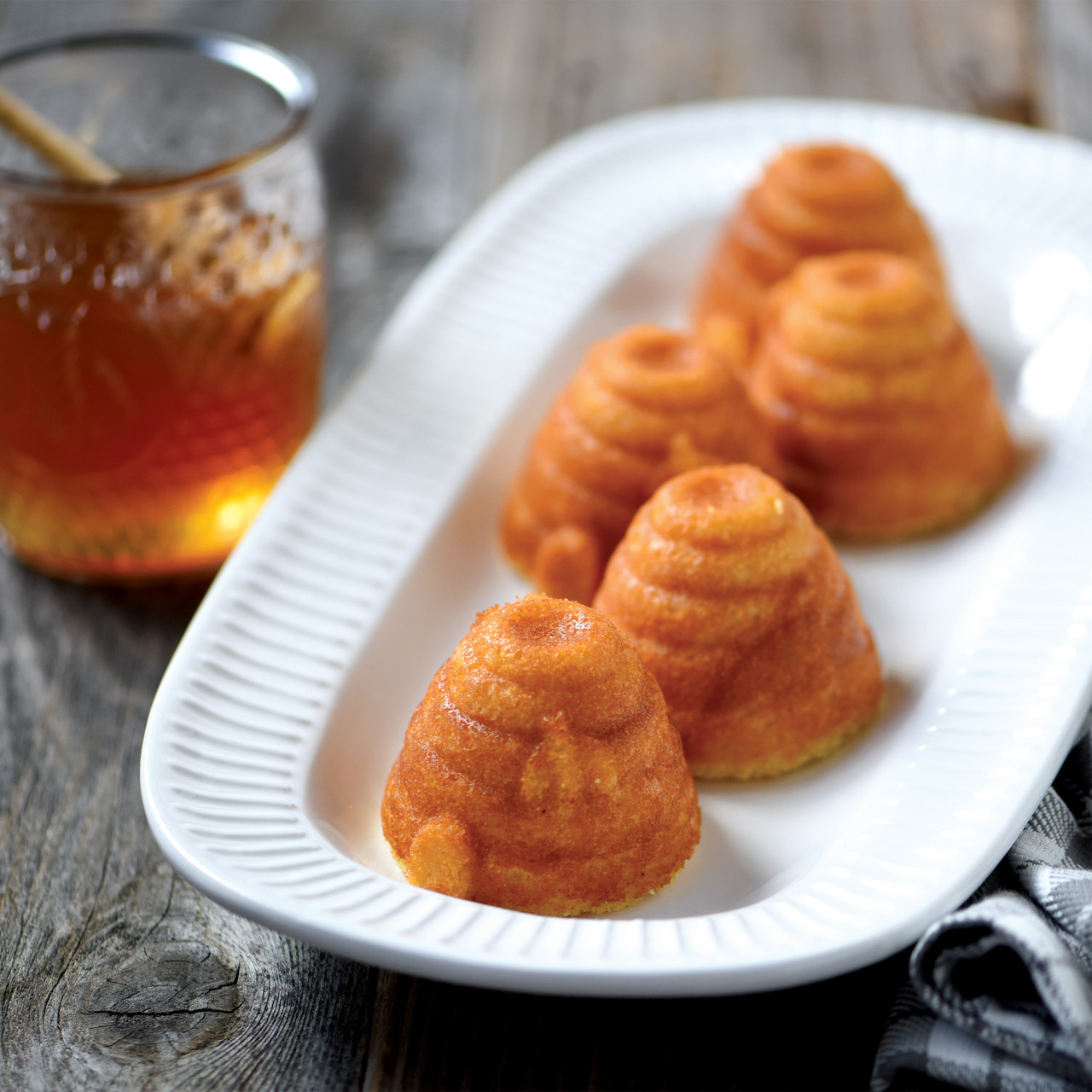 NORDIC WARE ノルディックウェアBeehive Cake Pan Beehive Cake Pan | Cast Aluminum Bakeware | Nordic Ware