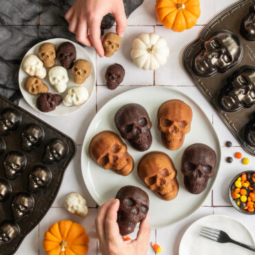 Skull cakelets and bites group scene