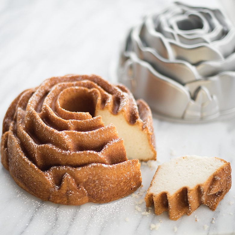 Nordic Ware Cast Aluminum Non-Stick Rose Shape Bundt Pan 10 Cup Capacity