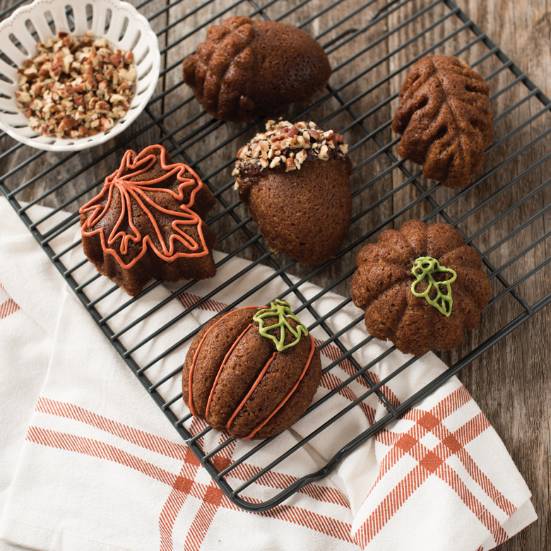 Applesauce Spice Cakes