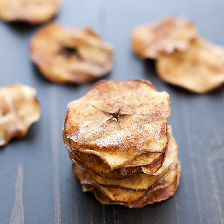 Cinnamon Spice Baked Apple Chips