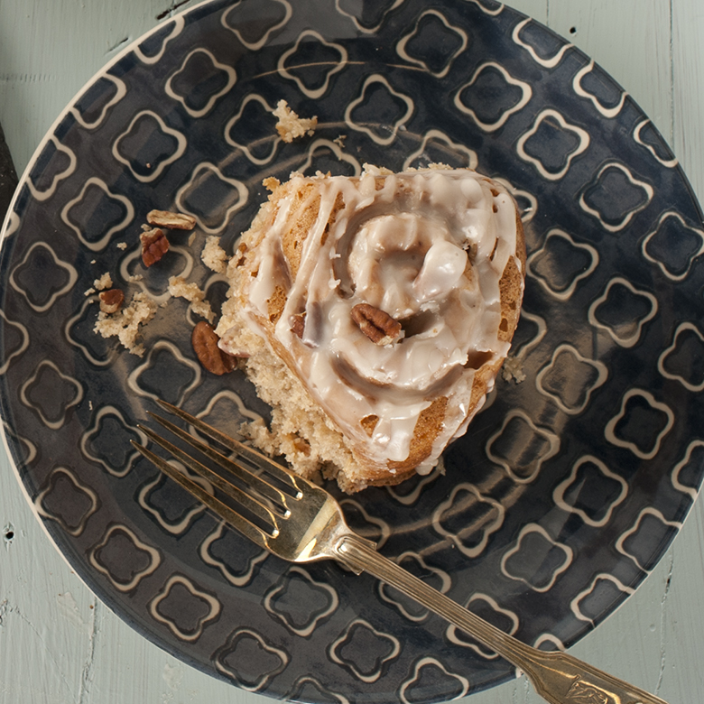 https://www.nordicware.com/wp-content/uploads/2021/05/cinnamon_roll_pan.jpg