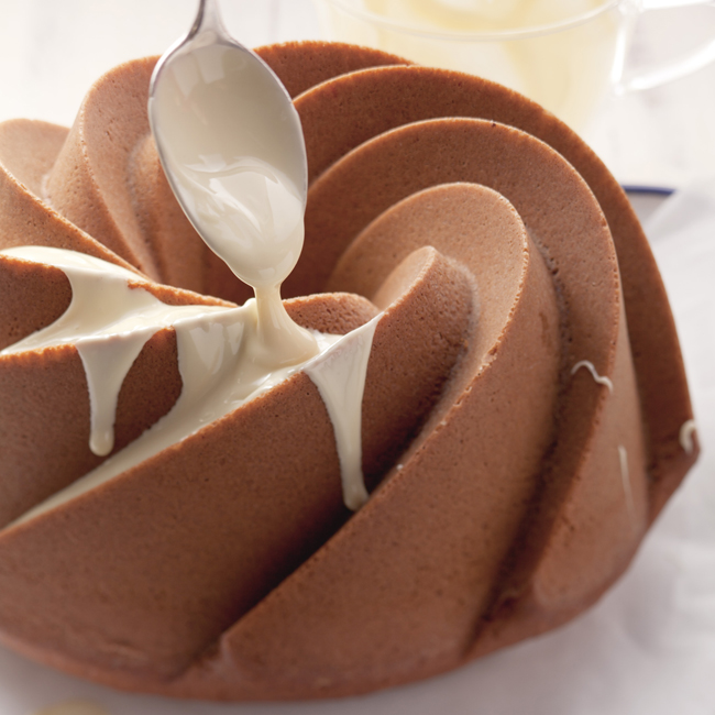 Nordic Ware Small Heritage Bundt® Pan