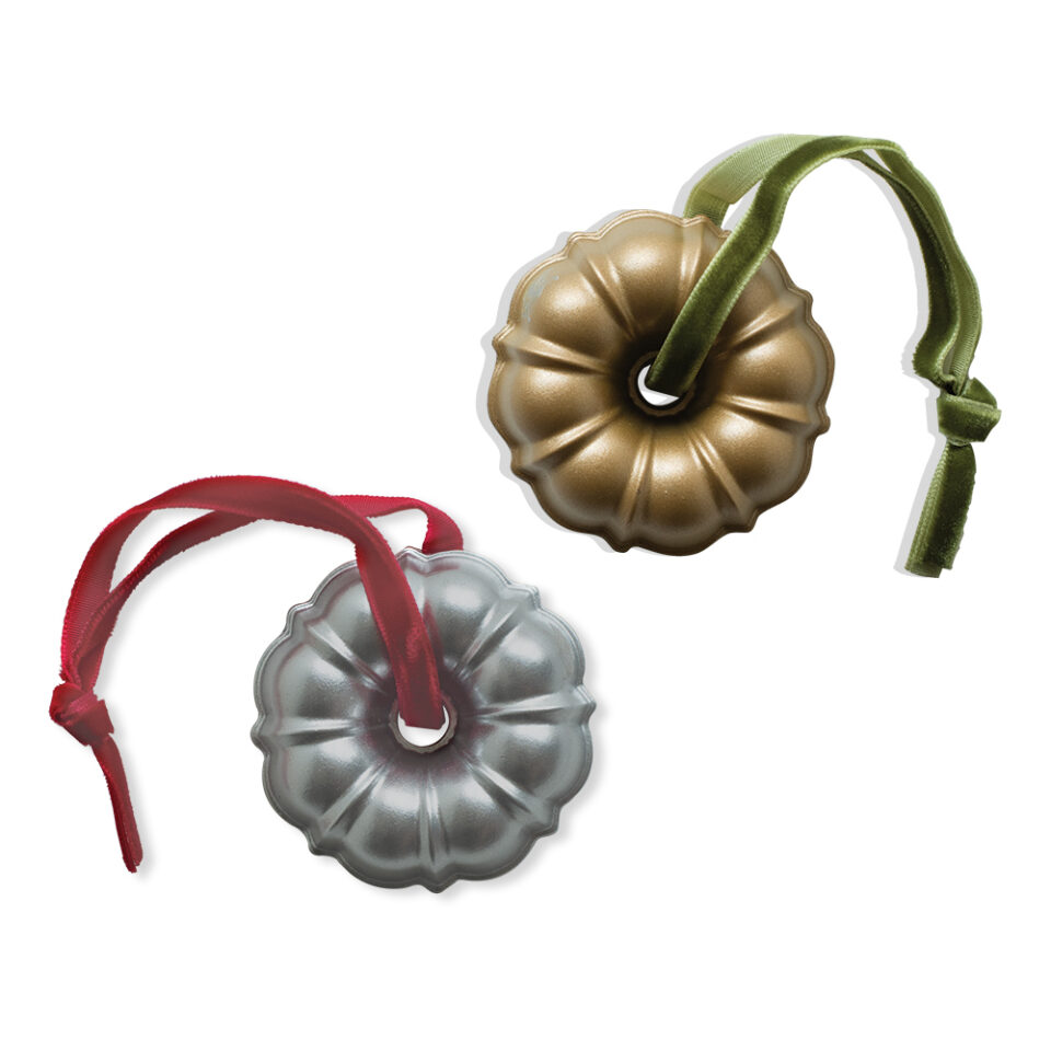 Set of 2 Collectible Cast Ornaments, Classic Bundt® Holiday Gifts