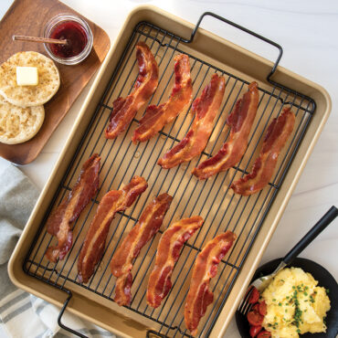 Nonstick High-Sided Oven Crisp Baking Tray  with baked bacon in breakfast scene