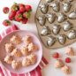 Strawberry Bitelet Pan with baked cakelets and strawberries