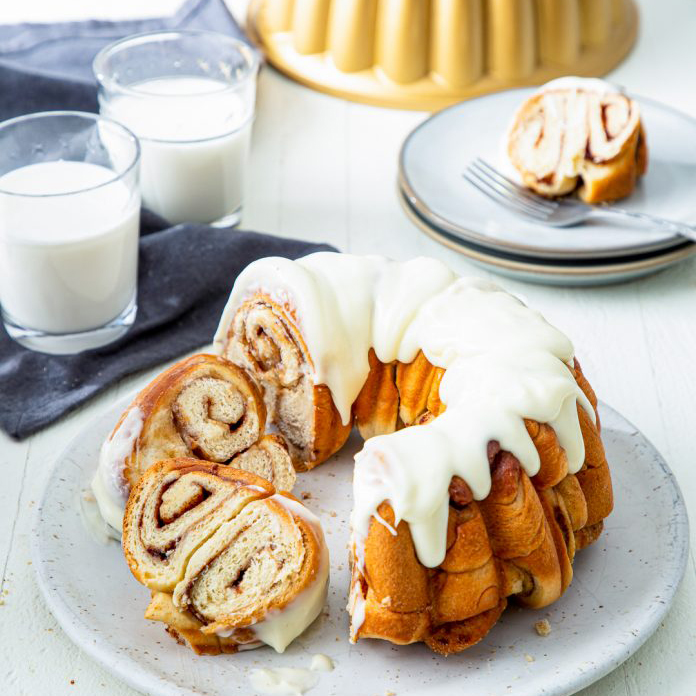 Cinnamon Bun Pull-Apart Cake Pan - Baking Bites