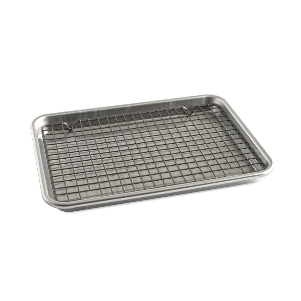 Naturals® Quarter Sheet with OvenSafe Nonstick Grid Aluminum Baking