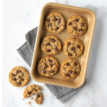 Naturals® Nonstick Eighth Sheet with baked mini cookies, one cookie on surface
