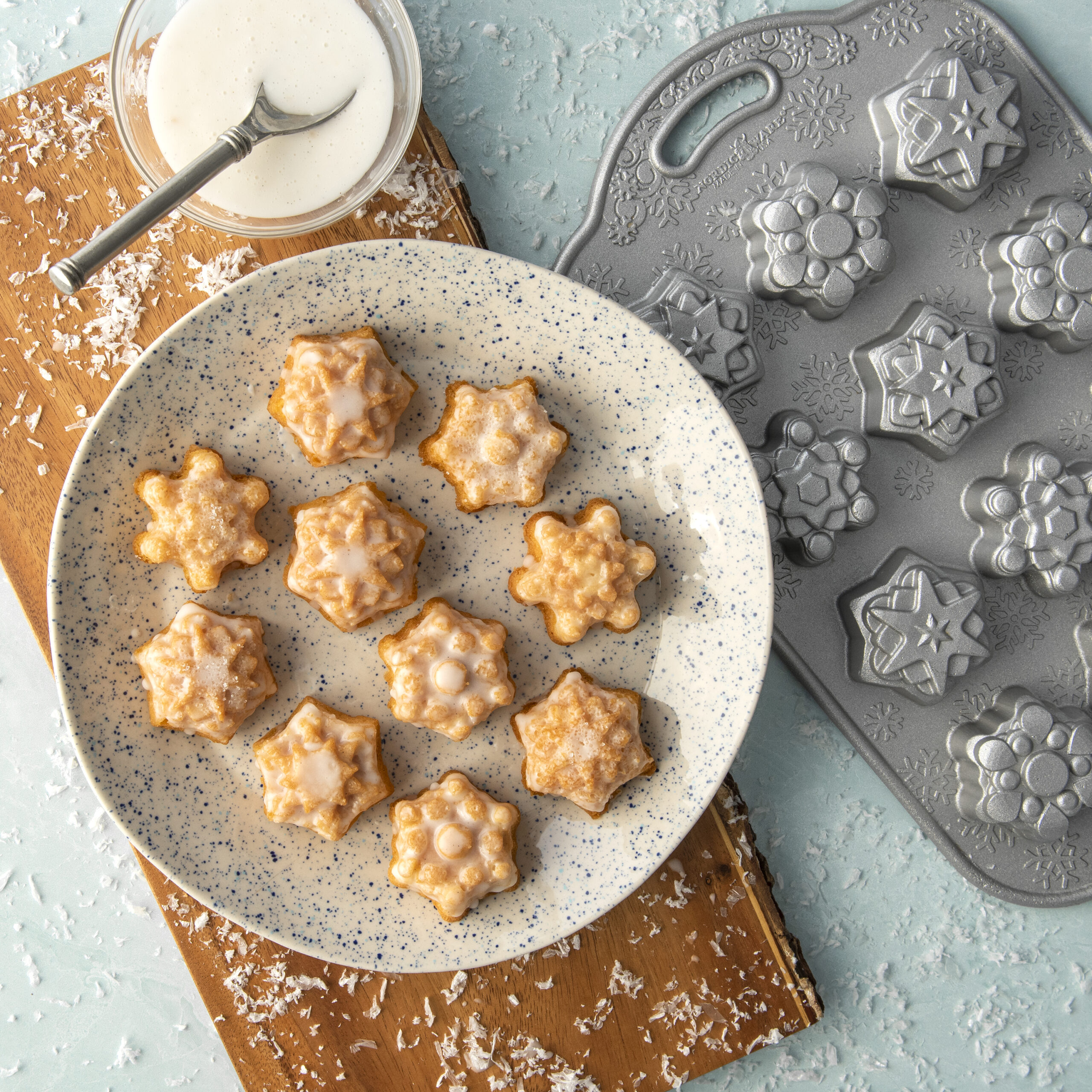 Nordic Ware Sweet Snowflakes Shortbread Pan