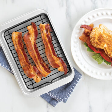 Bacon on broiler rack and baking sheet
