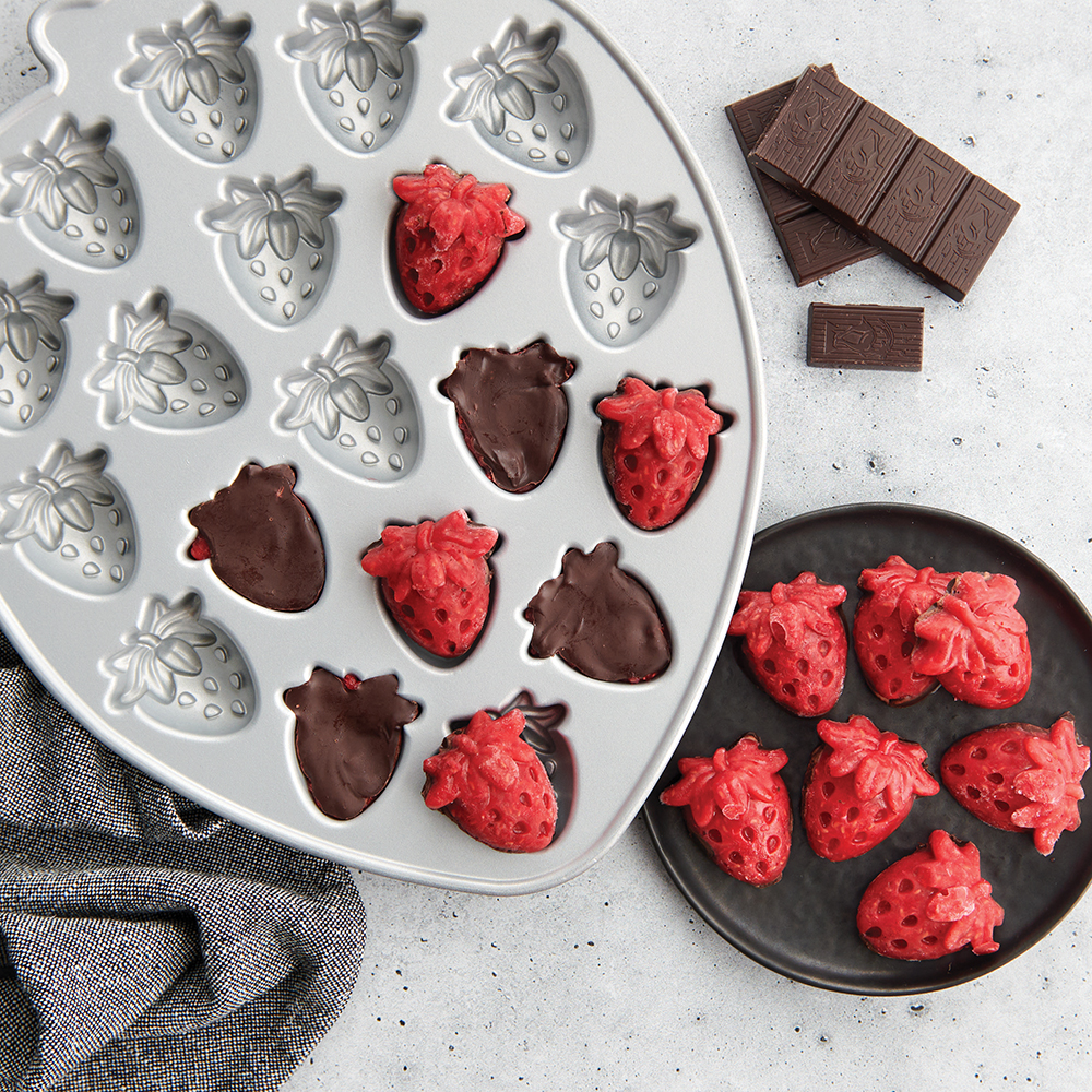 Frozen Dark Chocolate Berry Bites