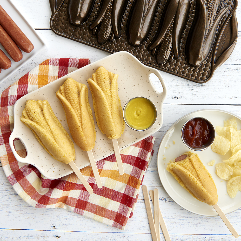 Cast Iron Cornbread Pan with 7-Corncob Sticks