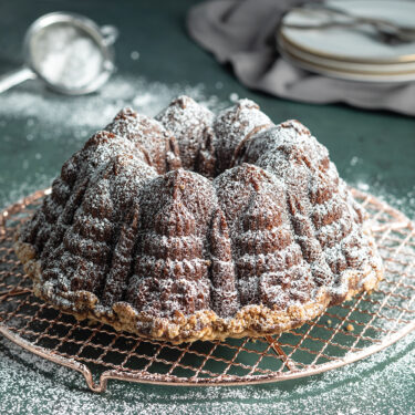 https://www.nordicware.com/wp-content/uploads/2023/08/Gingerbread-Streusal-Bundt-Cake_Very-Merry-Bundt_BOTM_1K-375x375.jpg