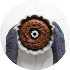 Cool cake in pan for 10 min.