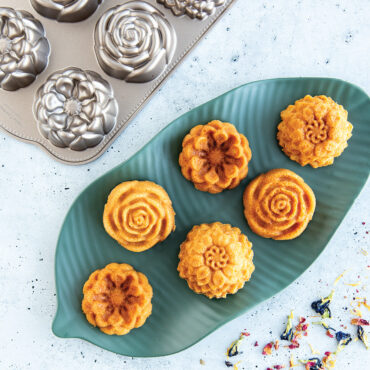 Baked mini Floral cakes