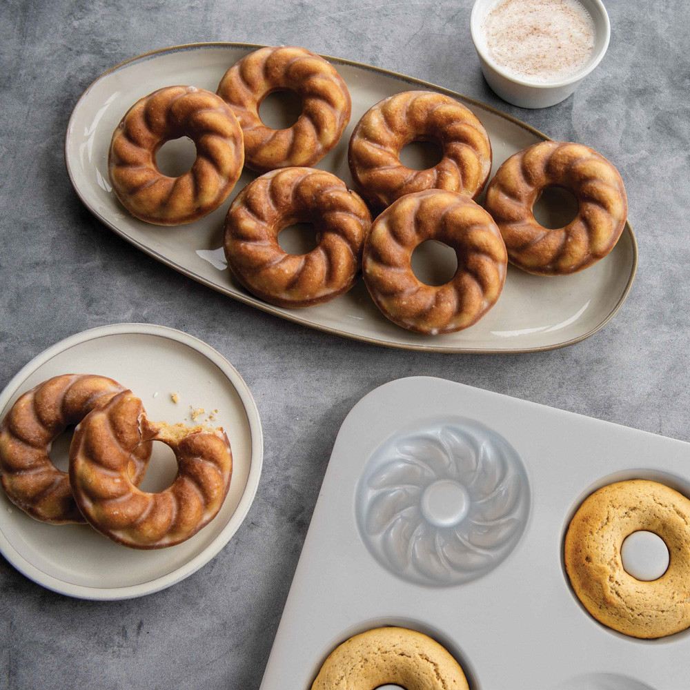 French Twist Donut Pan View 2