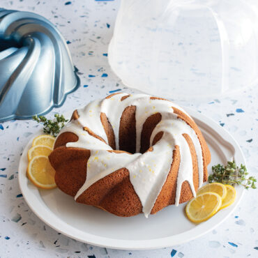 Swirl Bundt Pan with Cake Keeper, Frosted Bundt