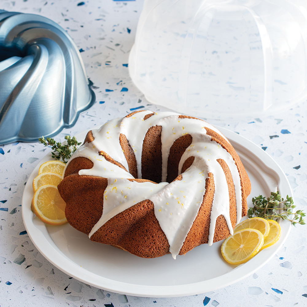 Swirl Formed Bundt® Pan with Cake Keeper