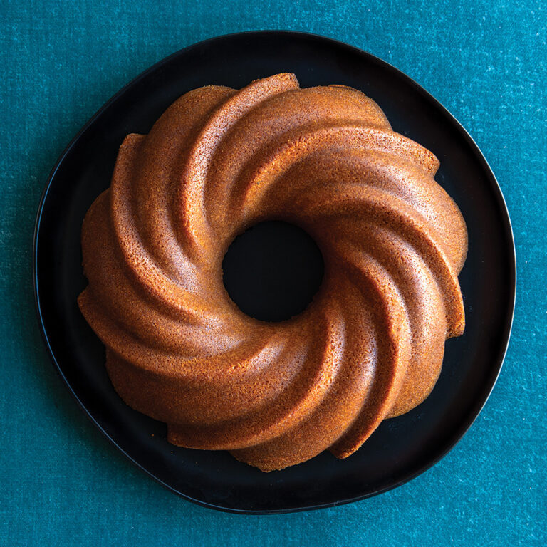 Nordic Ware Swirl Bundtlette Pan, gegoten aluminium bundelvorm, gebundeld taartvorm met wervelpatroon, premium cakevorm gemaakt in de VS, kleur: goud