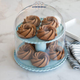 Sweet cupcake stands under $50 that will supercharge your baking displays
