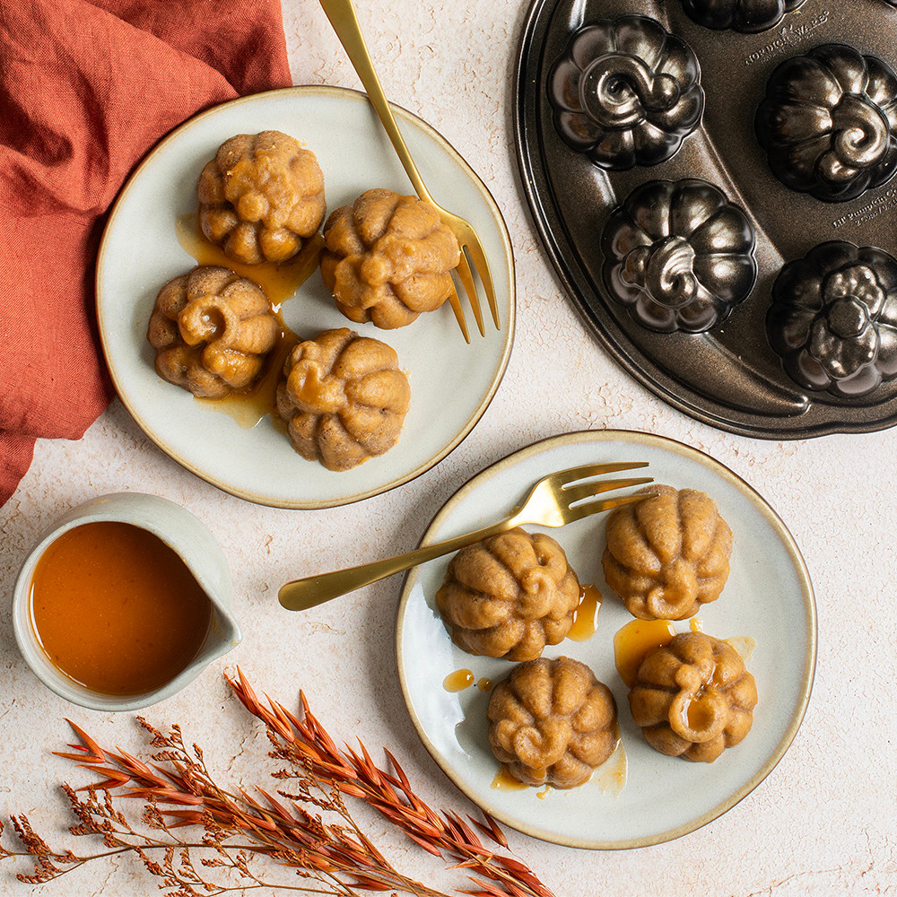 Lil' Pumpkin Cakelets Pan View 2