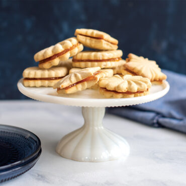Pleated Cookies Sandwich on stand