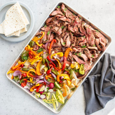 Naturals Big Sheet pan with baked sheet pan meal