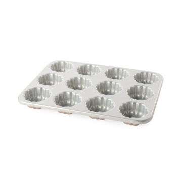 Mini Bundt Cupcake Pan interior