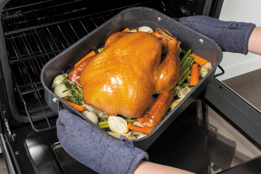 Best Roasting Pans for Turkey: What You Need for Thanksgiving