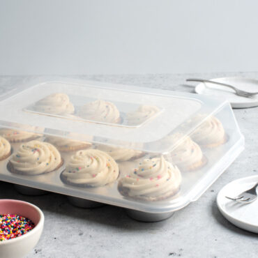 muffin pan with cupcakes covered by lid