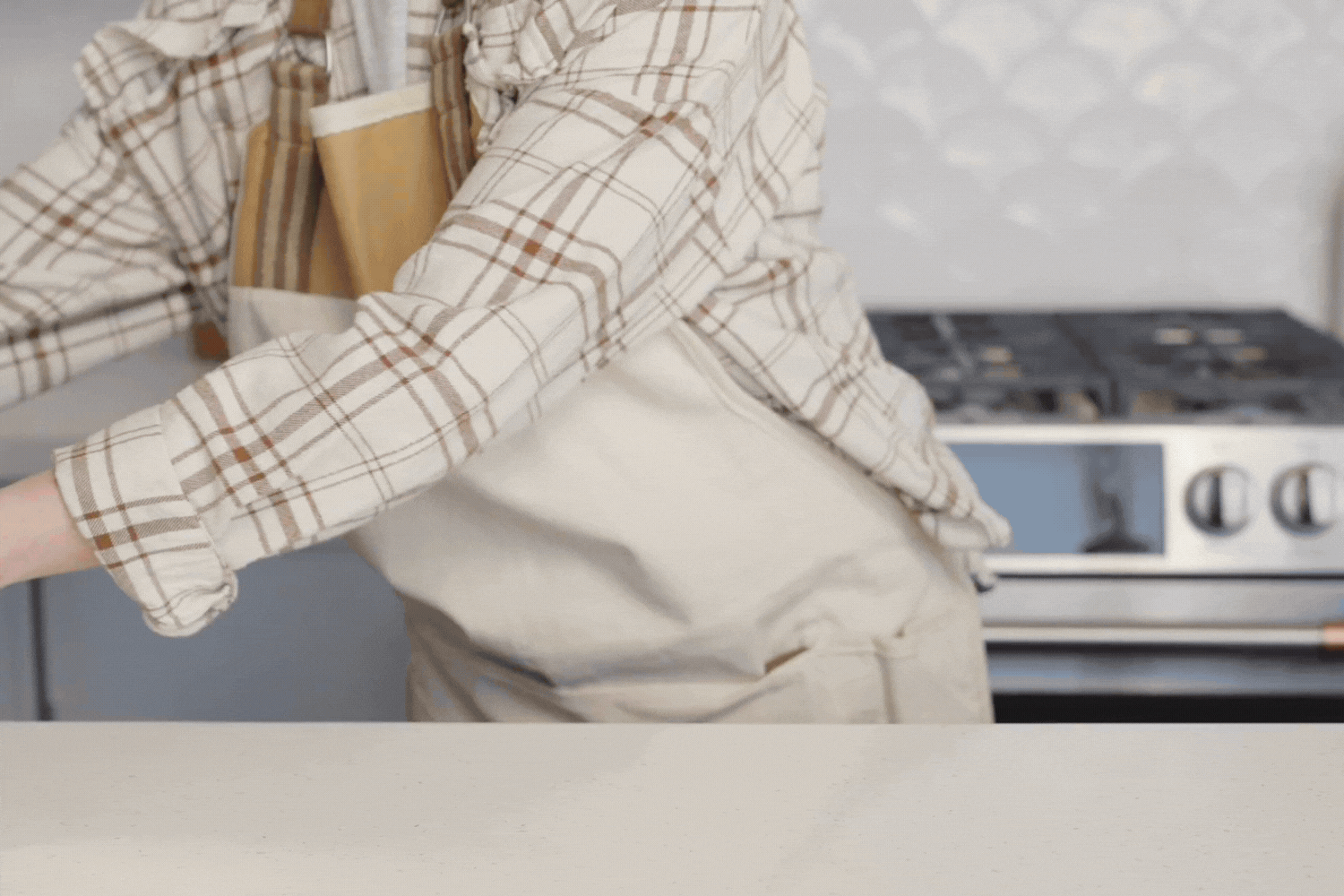 Gif of baker using the Sourdough Baking Pan and Lid from the Simply Sourdough Bread Baking Kit. 