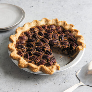 cut pecan pie in nordic ware vintage starburst pie pan