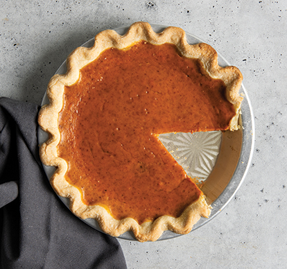 Image of baked pumpkin pie in Nordic Ware's new Vintage Starburst 9 inch pie pan
